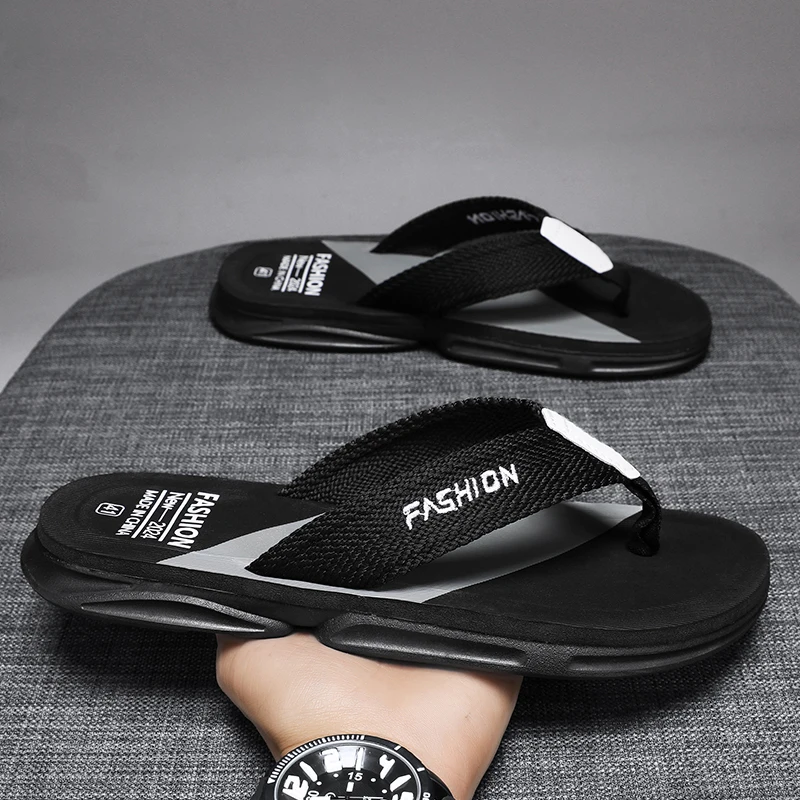 Popular Men's Flip Flops Casual Outdoor Beach Sandals Fashionable Mens Summer Sandal Versatile Men Comfortable Flat Slippers