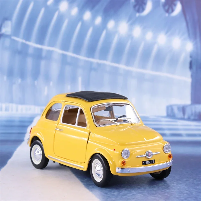 Bburago 1:24 1965 Fiat 500F Alloy Model Simulation Car Decoration Collection Gift Toy Birthday Present B802