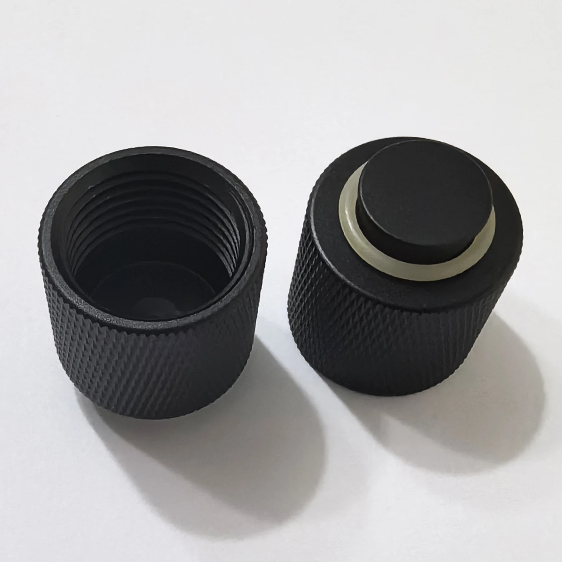 Picture 5: 2-Pack Thread Portector Cover, G1/2 Dust Cap for Cylinder Bottle Tank Valve Regulator, with Polyurethane 90DUR O-ring