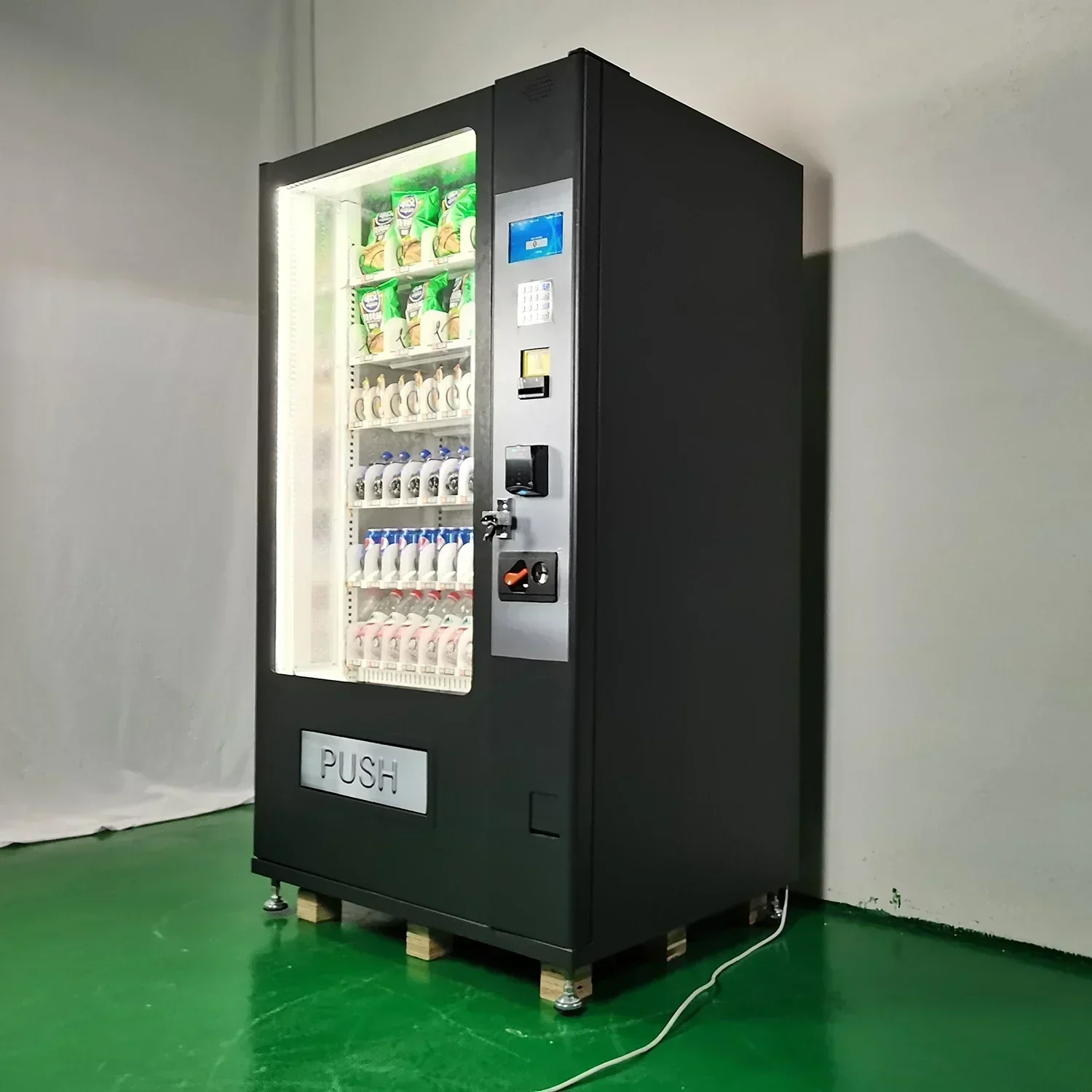 Customized vending machine 24-hour self-service water sales support