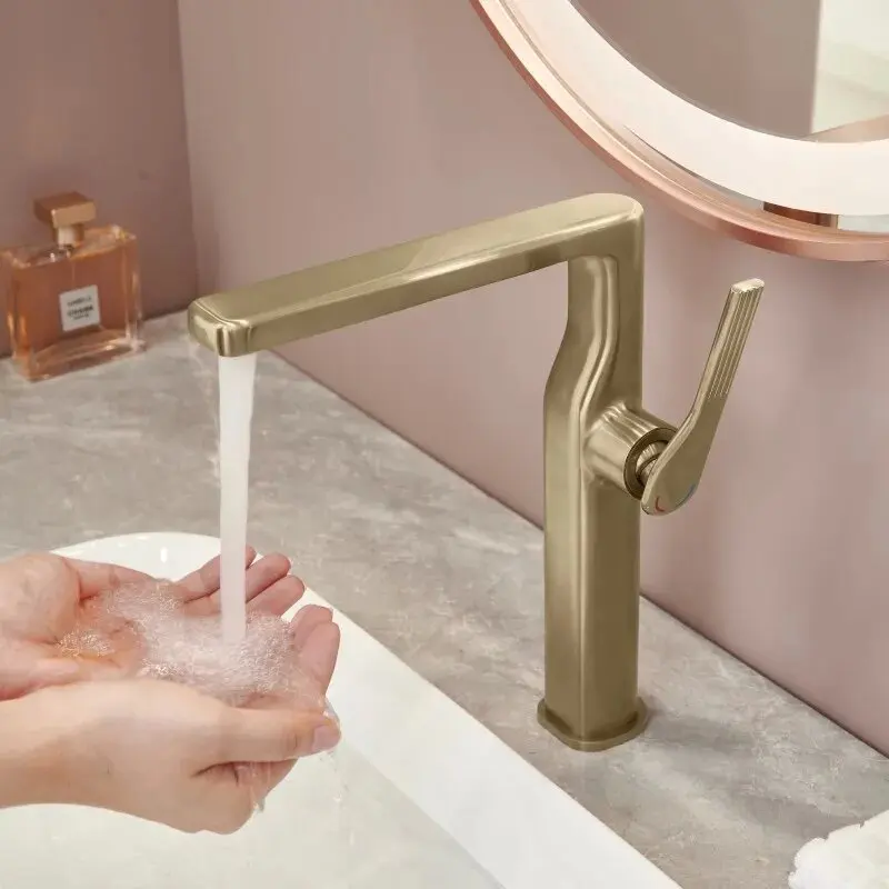 

Золотистый смеситель для раковины, однорычажный, для ванной комнаты, с подачей горячей и холодной воды, кран-смеситель