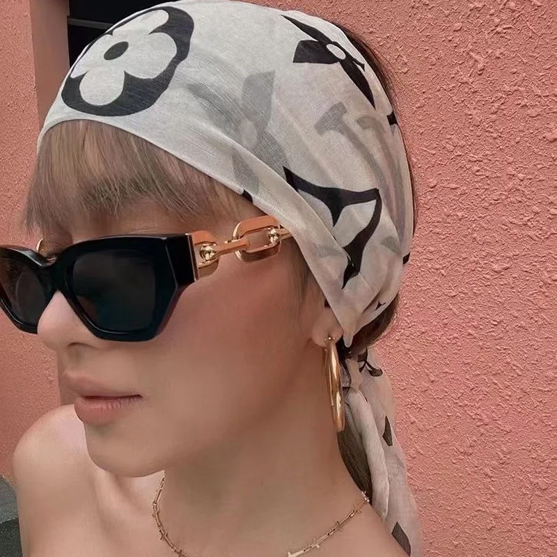INS Vintage Cat-Eye-Sonnenbrille für Damen, trendige neue Mode, kleine Sonnenbrille mit Metallkette, elegante Brille, modische schwarze Sonnenbrille