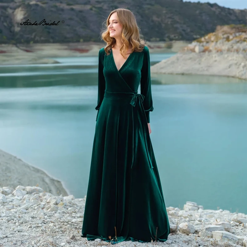 ชุดราตรีกำมะหยี่สีเขียวมรกต แขนยาว ชุดราตรีสำหรับงานปาร์ตี้วันหยุด งานแต่งงานในฤดูหนาว โอกาสพิเศษ