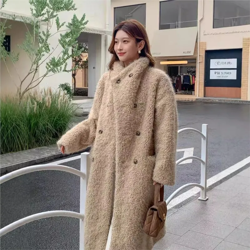 A new large-sized fur mixed extended coat with lapel and thickened for women