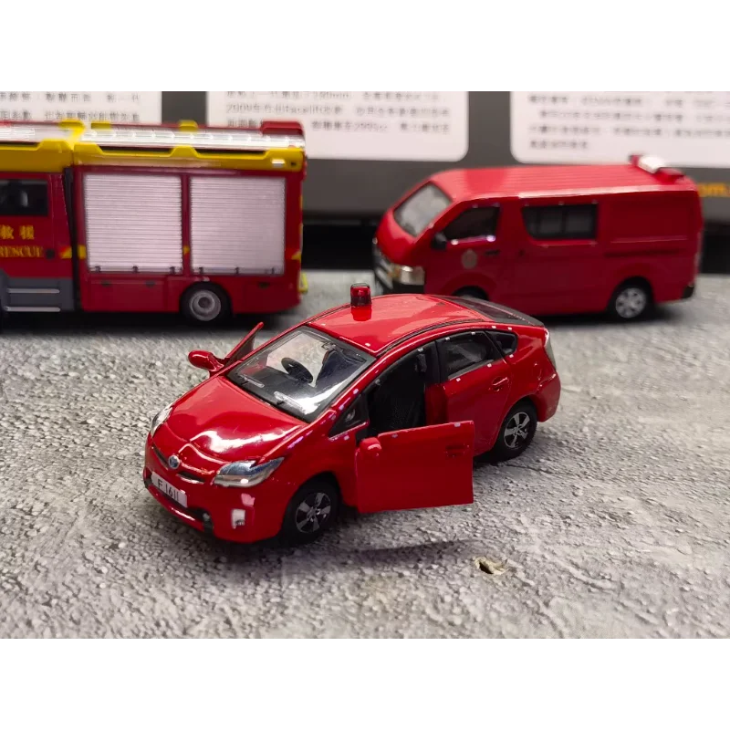 Diecast TINY BS03 Hong Kong conjunto de motor de bomberos nuevo Toyota Hiace Prius puerta coche en miniatura de aleación juguete coleccionable regalo exhibición de recuerdo