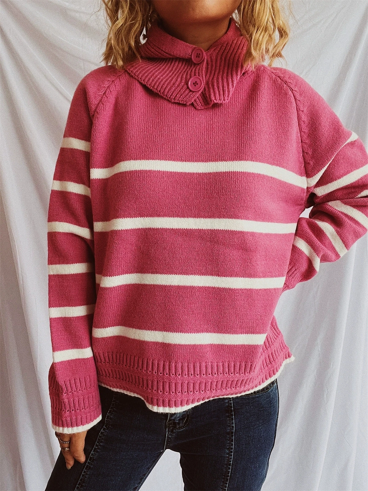 Autumn and winter round neck detachable hooded striped sweater for women, loose fitting pullover knitted sweater top for women