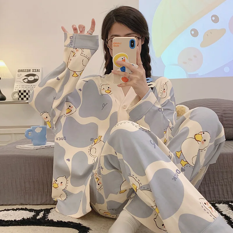 Cute Spring and Autumn New Long-sleeved wearable Strawberry Bear  Comfortable Loose Breathable Leisure Simple  Women\'s Pajamas