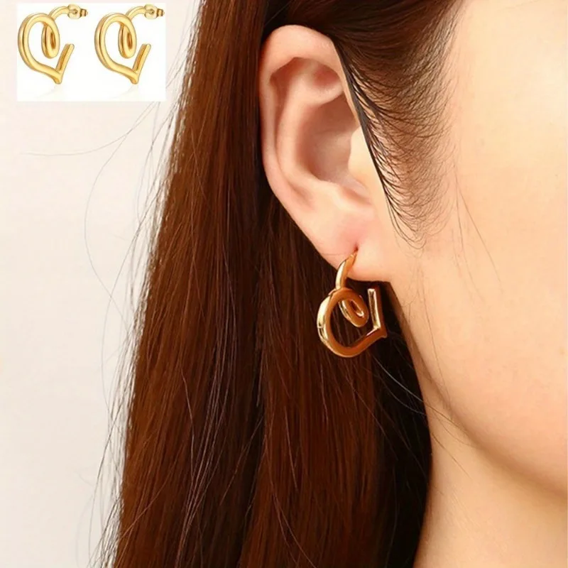 1pair Fashion And Retro Hollow Heart Stud Copper Earrings, Versatile And Easy-to-wear, Combine Well With Any Outfit