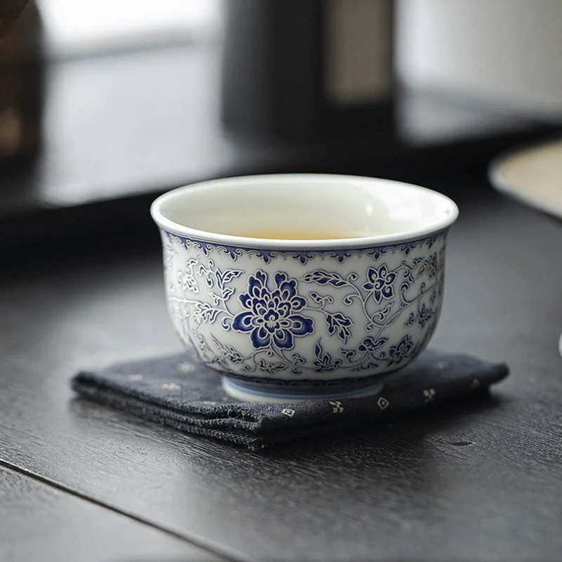 Silver Vein Blue White Interlocking Branch Ceramic Hand Grip Tea Cup Large Puer Teacup For Household Tea Ceremony Table Decor