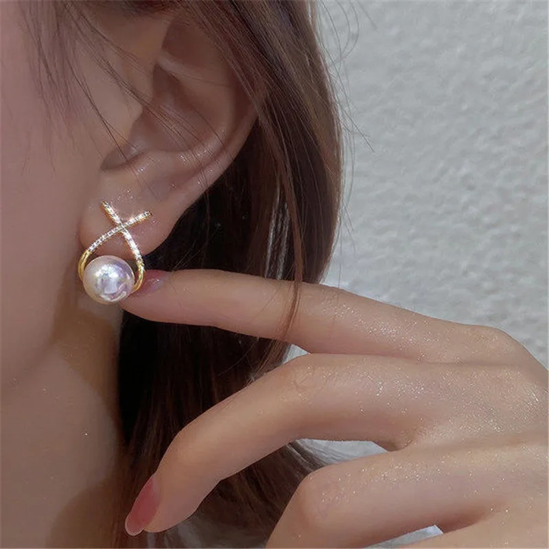 2022 New Inlaid Rhinestone Pearl Stud Earrings Women Personality Fashion Unique Design Earrings Wedding Jewelry Birthday Gift