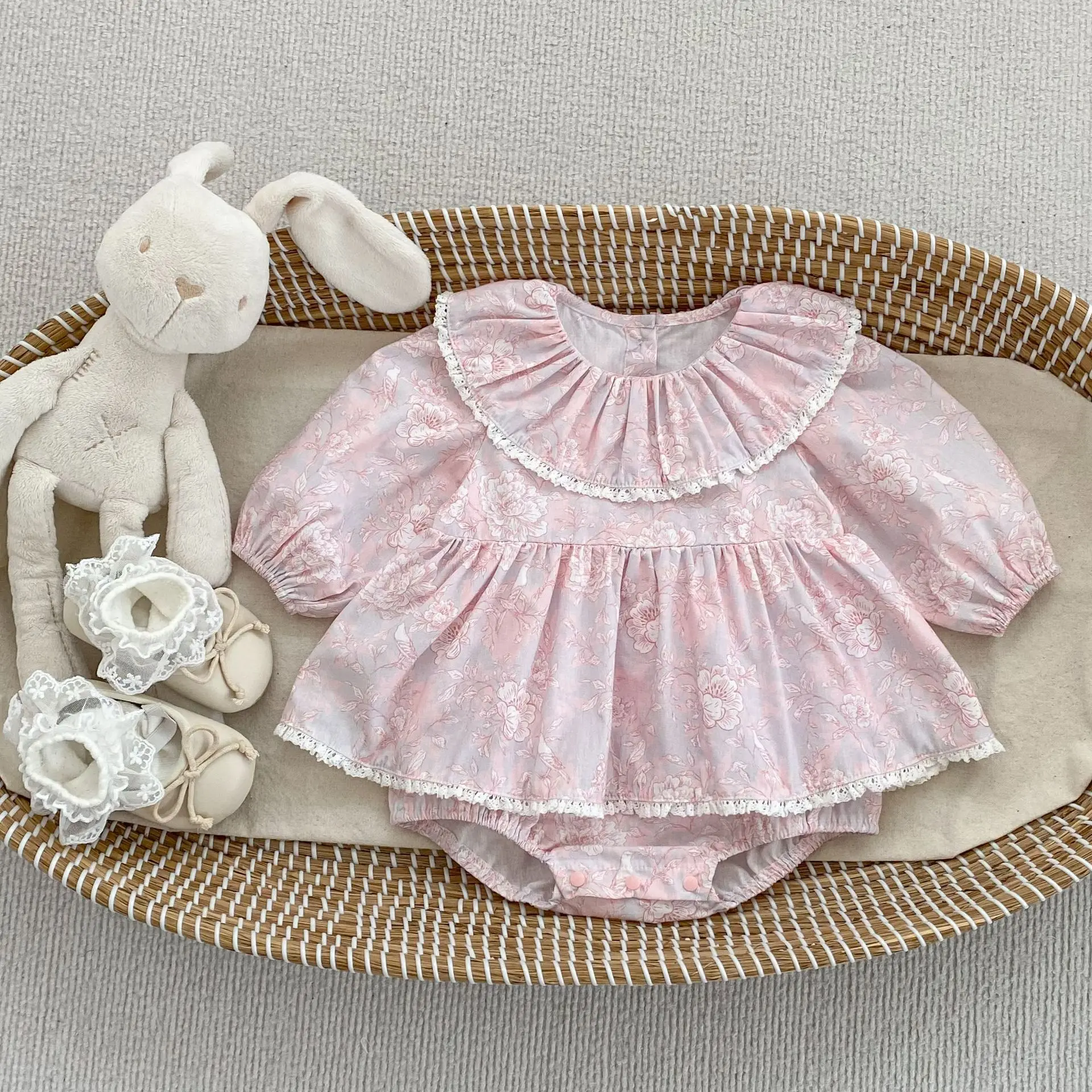 Baby Clothes Spring Clothes New French Floral Long Sleeved Princess Crawling Clothes Sweet Pure Cotton Jumpsuit Baby Jumpsuit