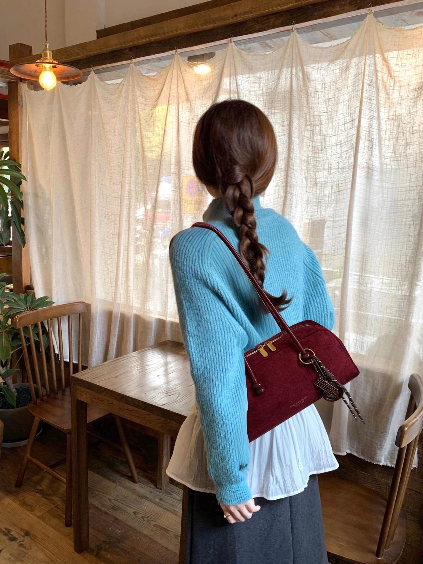 

Ретро-сумка-боулинг из красной замши, женская, новая коллекция 2026, элитная, роскошная, маленькая, для невесты, свадебная, мягкая сумка-тоут