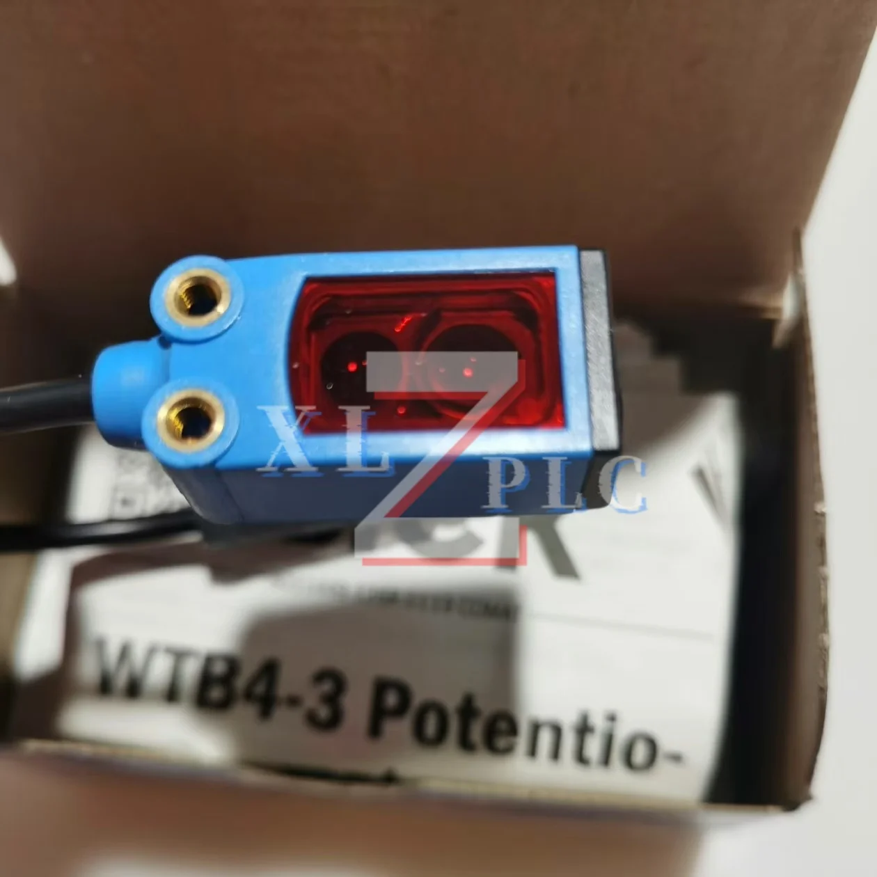 مستشعر كهروضوئي جديد في الصندوق WTB12-3P2431 WTB4-3P3161 WTF12-3P2431