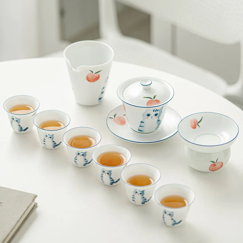 

Hand Drawn Lucky Cat Kung Fu Tea Set Gaiwan Set Household Ceramic Cup Tea Making Tea Strainer Pitcher Set Tea Set Chinese