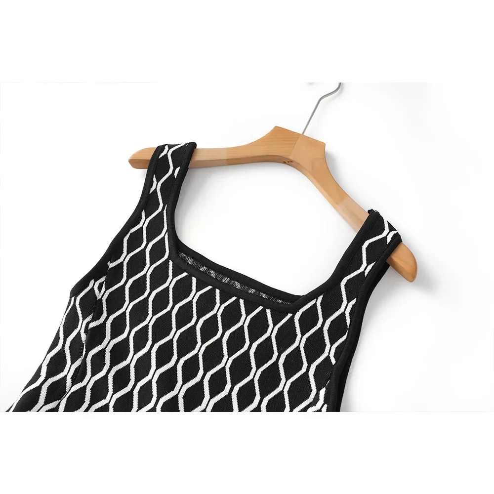 فستان جاكار عالي الخصر بتصميم جديد لربيع وصيف 2025 أنيق برقبة مربعة بدون أكمام فستان محبوك على الموضة