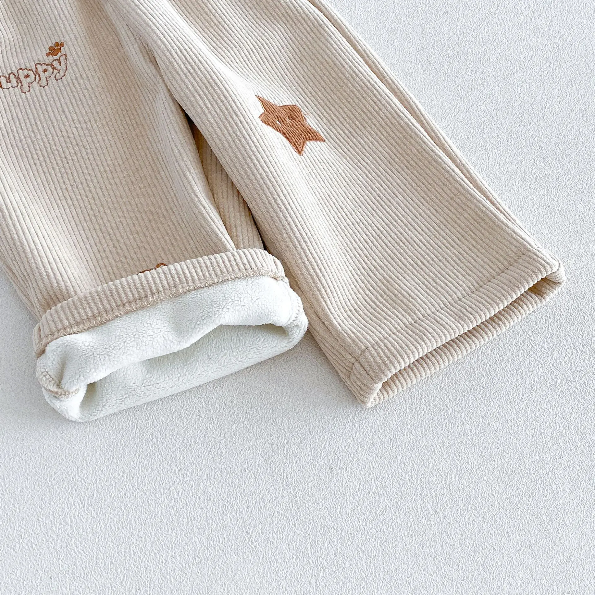 Pantalones de pana con letras  - Corduroy Pant Warm reseña y precio