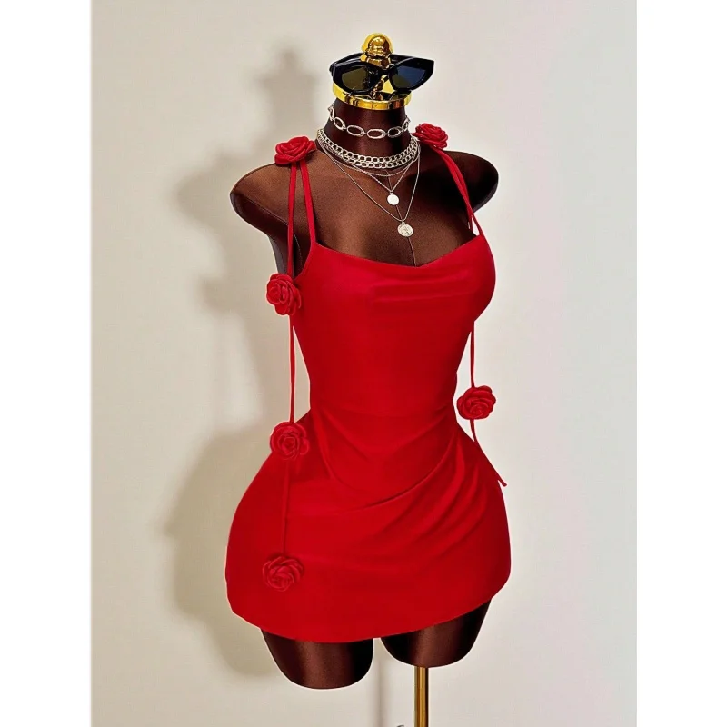 Damen 3D-Rosenblumen-Minikleid mit Spaghettiträgern, Wasserfallausschnitt, überkreuztem Rücken, ärmellos, eng anliegend, kurz, für Weihnachten und Neujahr. – Detail 5