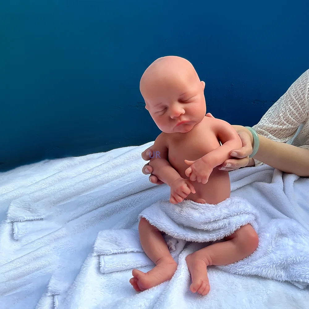 

Squishy Bathed Newborn Baby Prototype Like A Real Baby With Visable Skin Texture 17.5 Inch Long Silicone Reborn Baby Doll Boy
