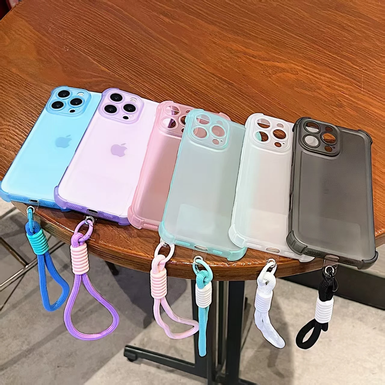 シリコン製スマホケース iPhone 16 17 Pro 13 11 15 12 14 Pro Max 17 Air ソフト 透明 リストストラップ付き ハングチェーン ランヤードカバー