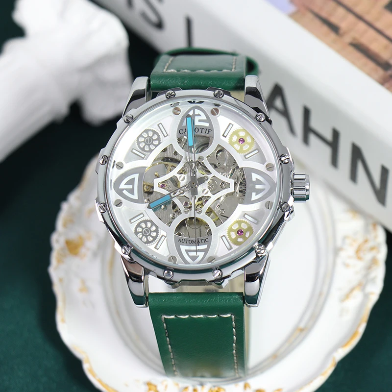 A Men's Green Belt Trendy Simple Style Four-Leaf Clover Strip Automatic Mechanical Watch