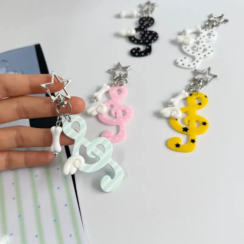 Niedliche Acryl-Musiknoten-Schlüsselanhänger mit hübscher Flügelverzierung in verschiedenen Farben, Taschenanhänger, Geschenke für Musikliebhaber. – Detail 1