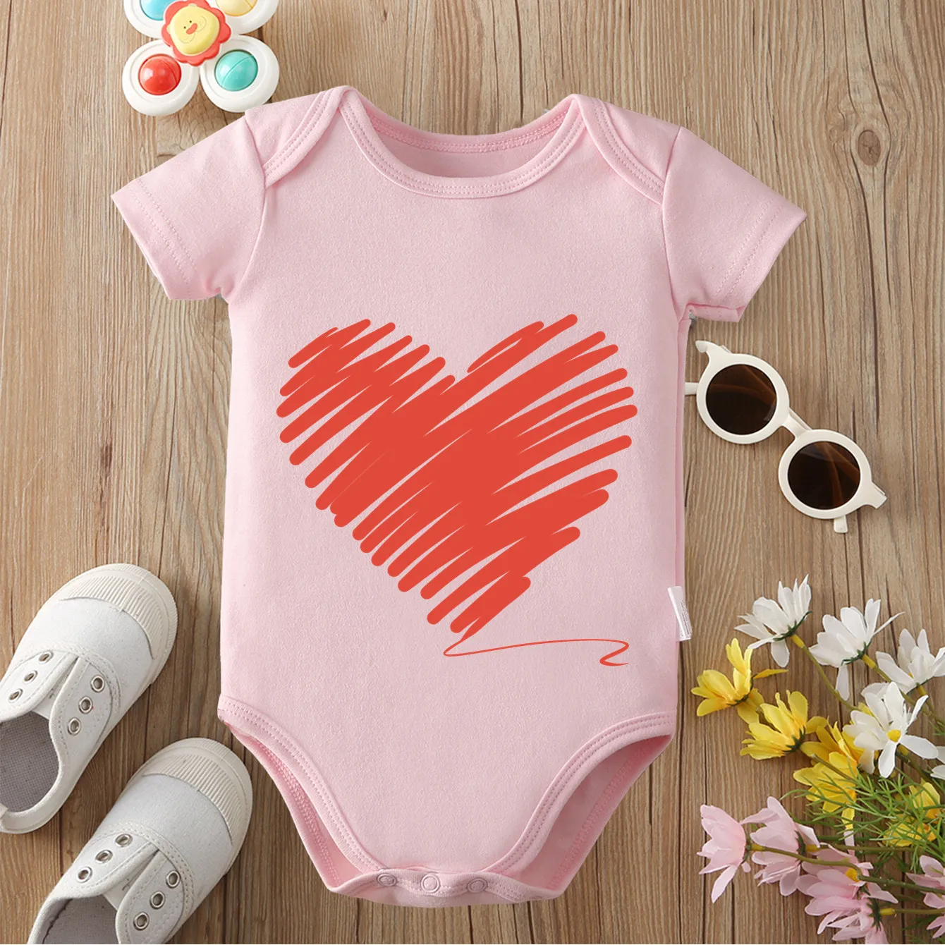 

Pink Heart Shape Exquisite Print Pure Cotton Cloths Cute Soft Onesie Bodysuit for Baby Jumpsuit for 0 To 12 Months Newborn