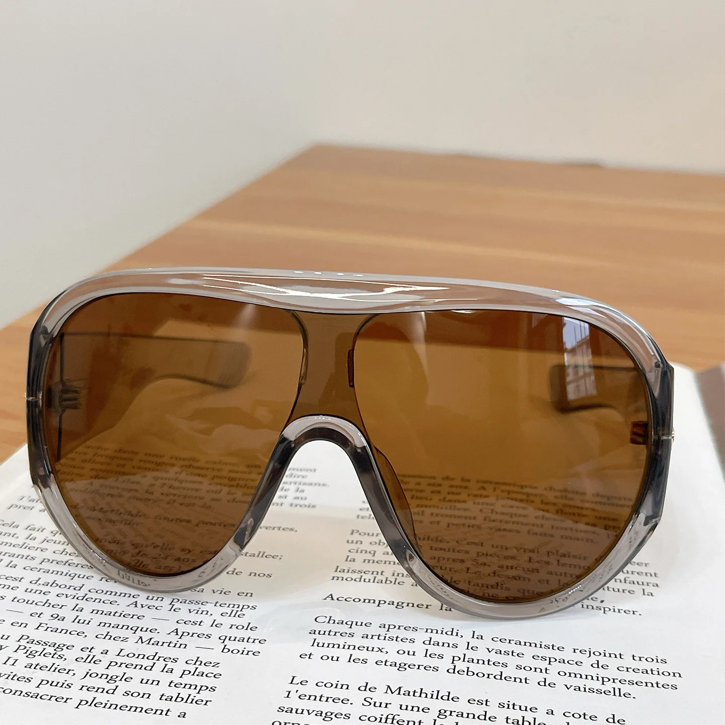 Neue modische, übergroße, schwarze einteilige Sonnenbrille für Damen und Herren, Vintage-Streifen-Design, Sonnenschutzbrille, sexy Driving Shades für Damen – Detail 1