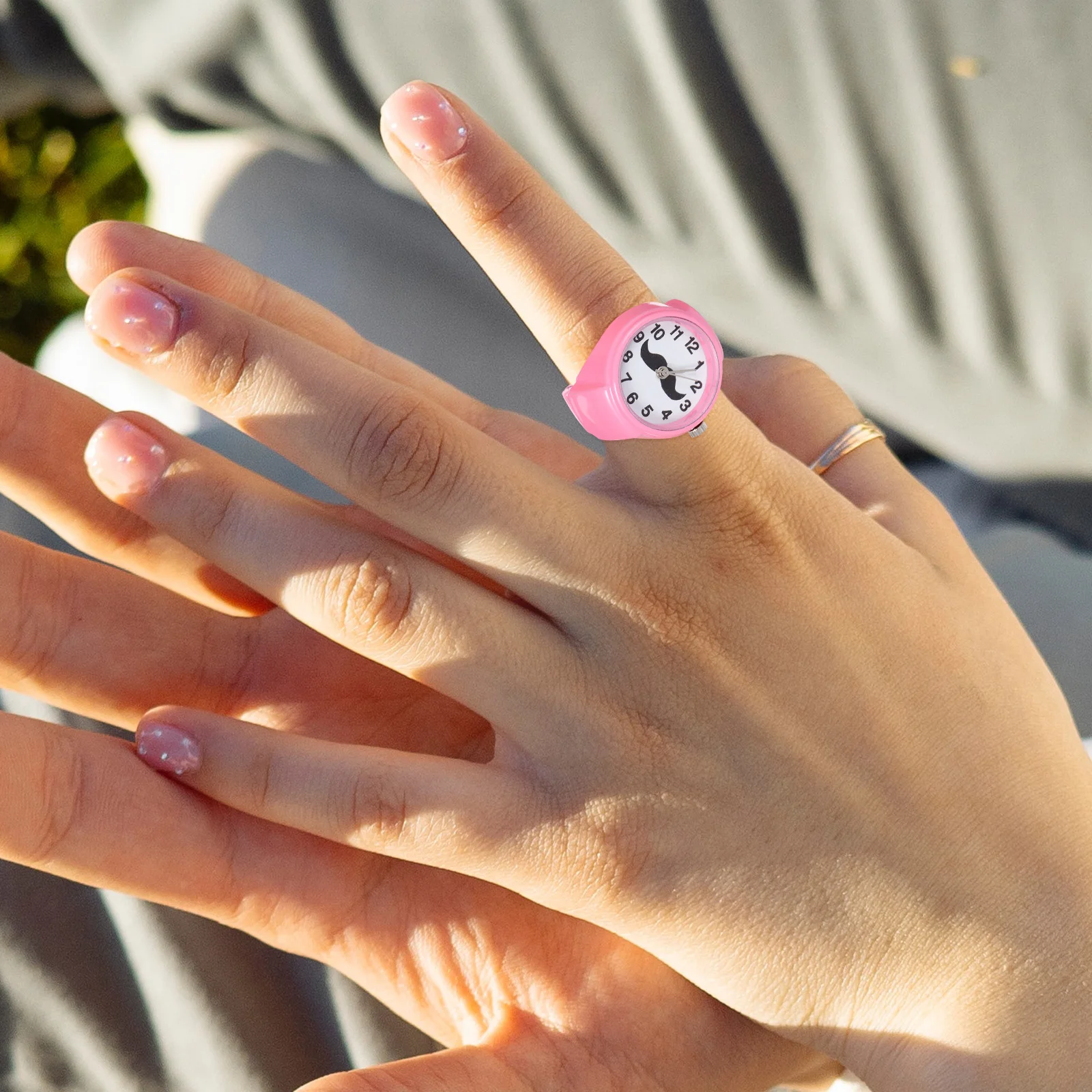 

Digital Glitter Finger Ring Watch Elastic Round Decorative Watch For Women Men Fashion Casual Wristwatch Festival