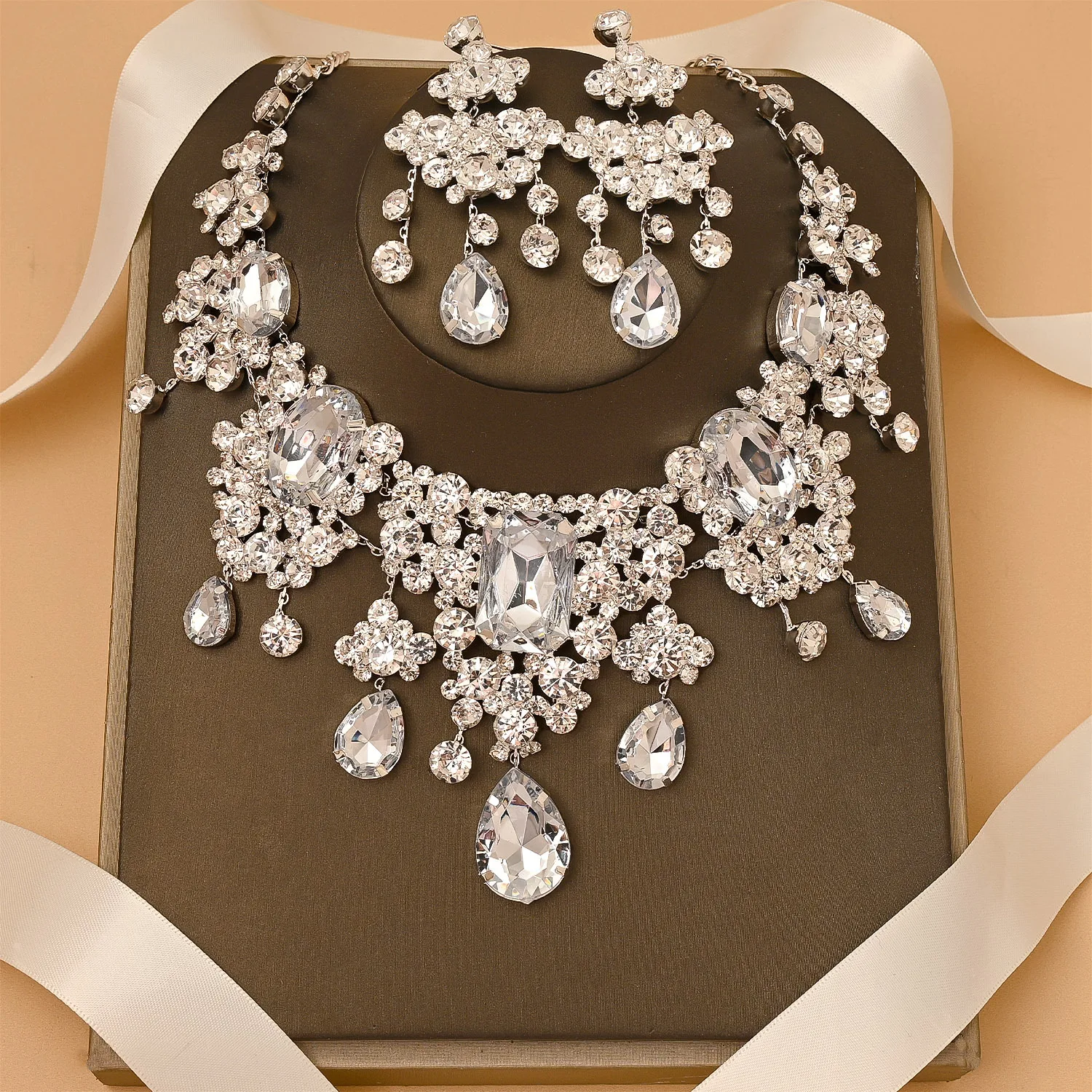 

Tassel Water Drop Jewelry Set African Wedding Accessories Bridal Rhinestone Exaggerate Pendant Necklace Earrings Set for Women