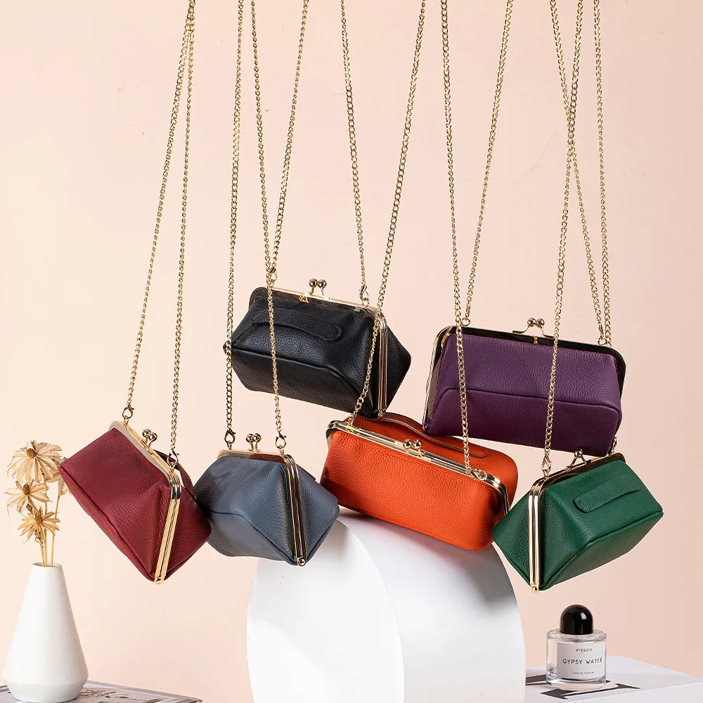 

Кожаная портативная дорожная косметичка с цепочкой, водонепроницаемые косметички для женщин, большая вместимость с ручкой и разделителем, открытая плоская