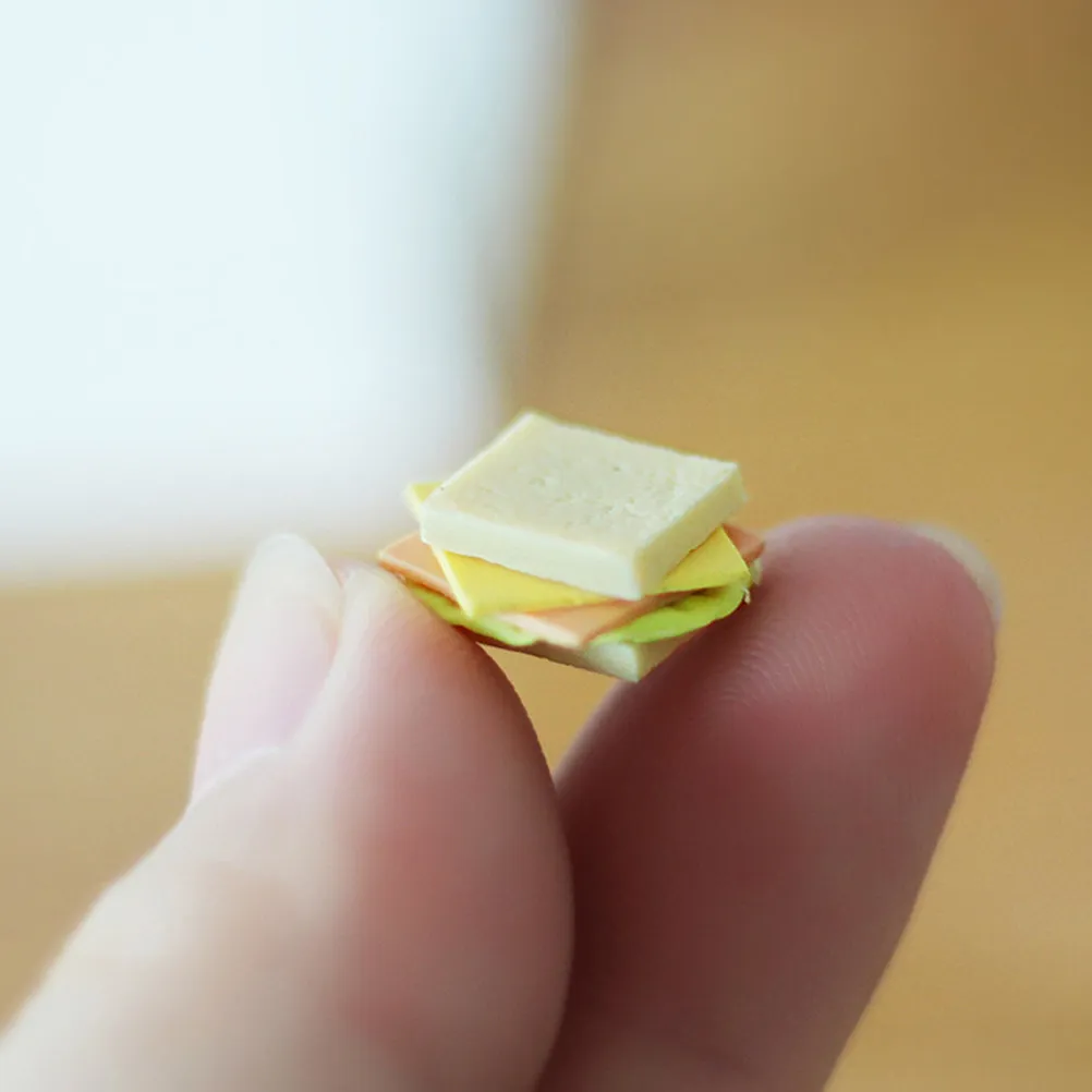 

2Pcs Miniature Sandwiches Resin Decor for Dollhouse Kitchen Scene Kids Hands-on Play Artificial Food Simulation Ornaments
