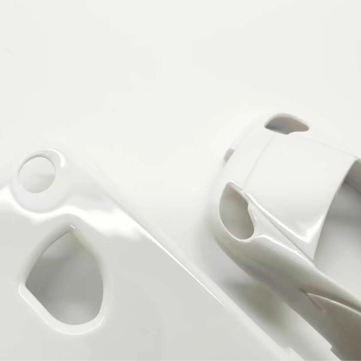 

White Remote Key Case Protector Cover Shell Accessory for Porsche Cayenne 1st Generation (2003-2010) - Durable Carrying Cover