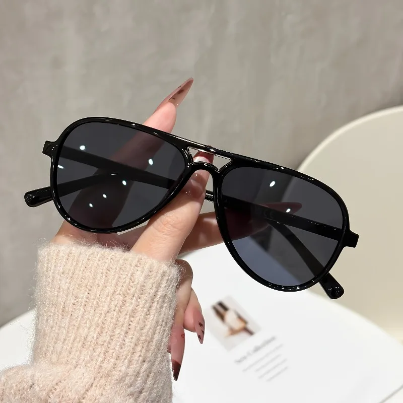 1 Pair of Retro Geometric Chic Fashionable Glasses for Women Men Suitable for Daily and Commuting Clothing Basic