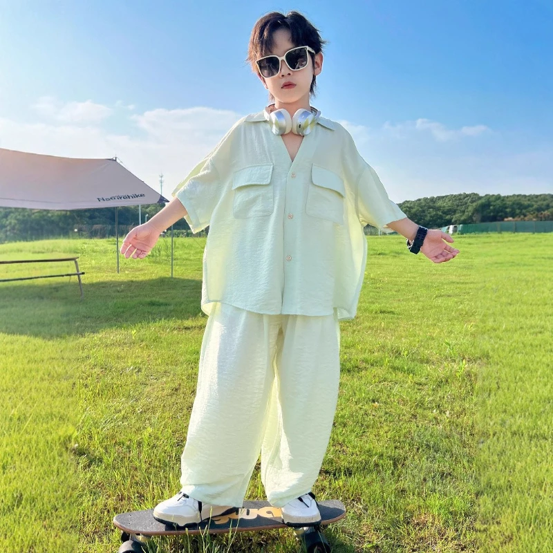 

Summer Clothing 2026 New Children's Ice Silk V-neck Short Sleeved Cool and High-end Top and Pants Two-piece Set