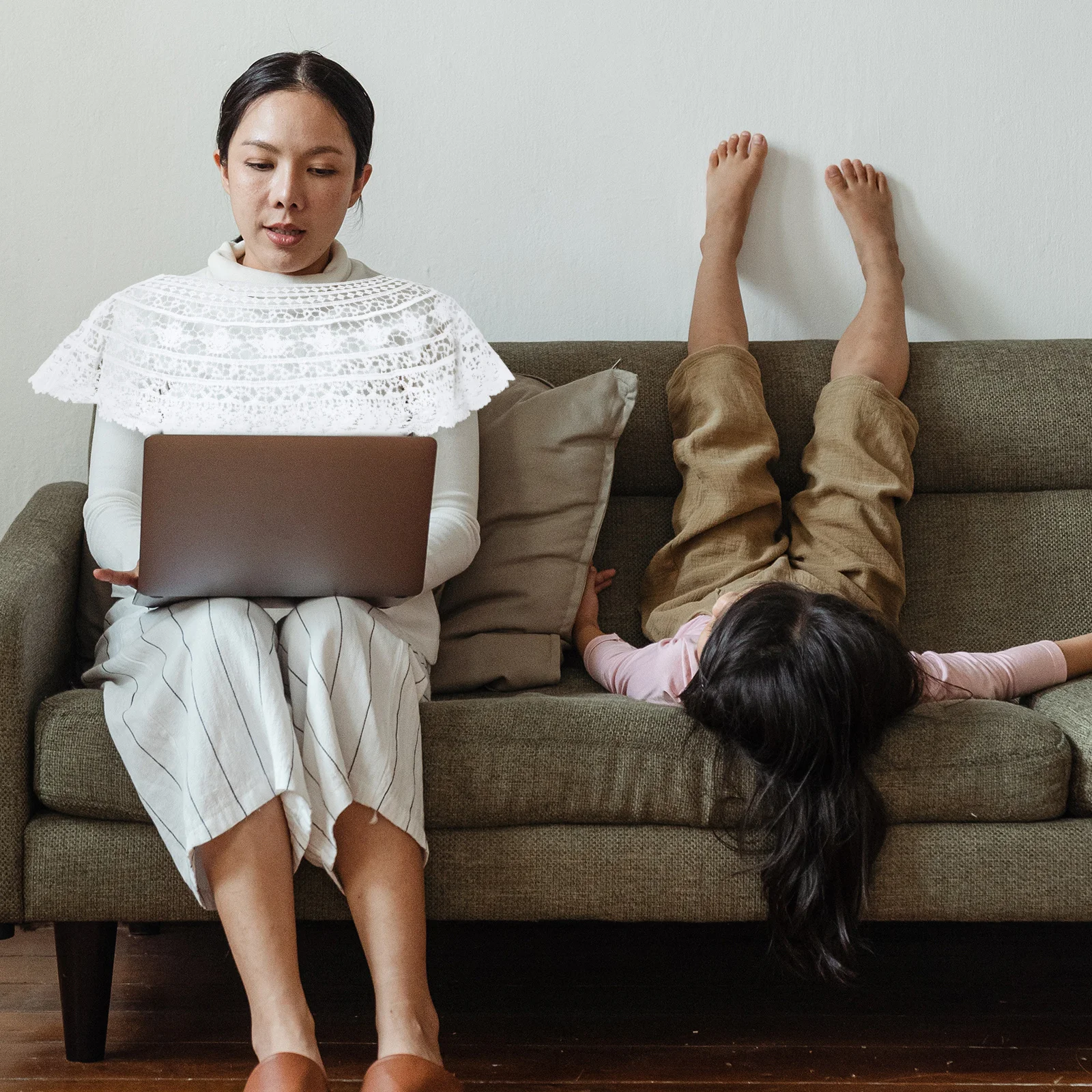 

1Pcs Hollow Thin Short Style Shoulder Wrap Elegant Shawl for Women Girls All-Match Clothes Accessory Women Shawl