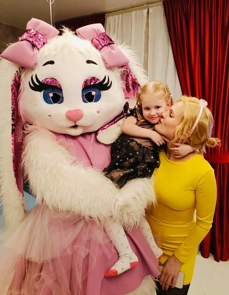 Disfraz de Conejo Blanco de Pelo Largo con Vestido Rosa, Disfraz de Mascota de Conejo de Pascua para Adultos, Disfraces de Halloween, Navidad y Fiestas de Disfraces