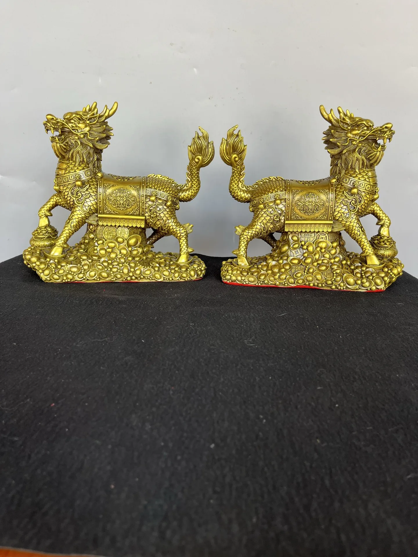 Old Brass Money gathers wealth Kirin Statue Door God Beast Yuanbao coin base a pair Amass wealth Ornaments Town house