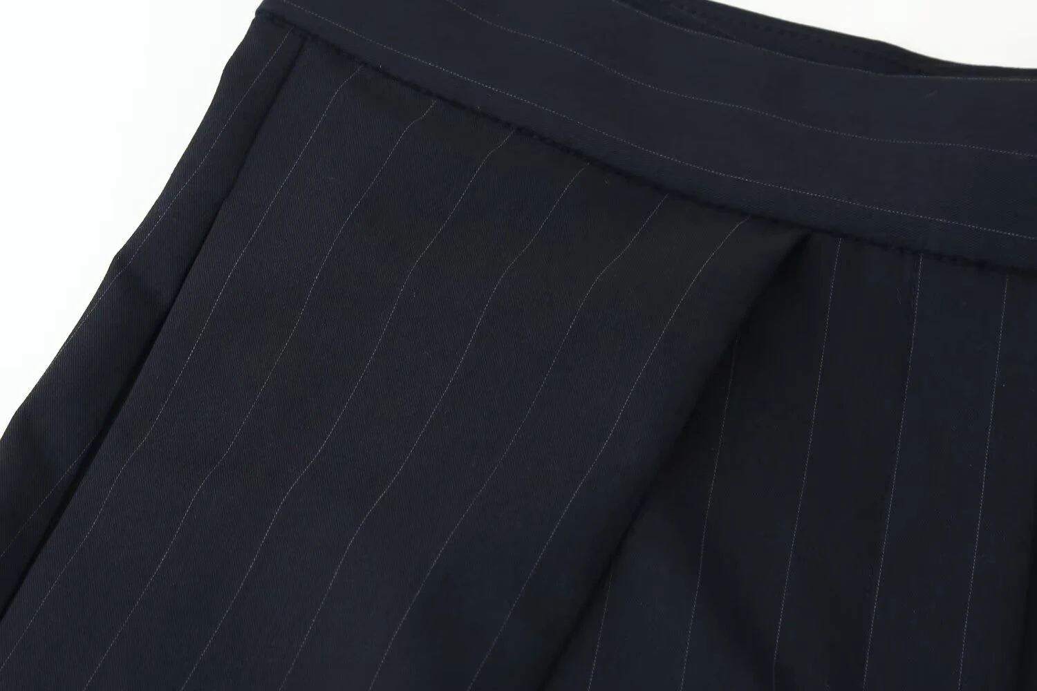 ملابس نسائية أوروبية وأمريكية لخريف 2025 سراويل كلاسيكية فضفاضة غير رسمية ذات ثنيات بسيطة #4