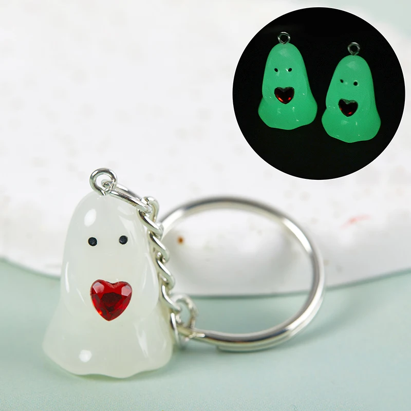 

Halloween Charms Resin Glow In Dark Keychain 3D Ghost With Heart Keychain Pendant Necklace Jewelry Diy Making