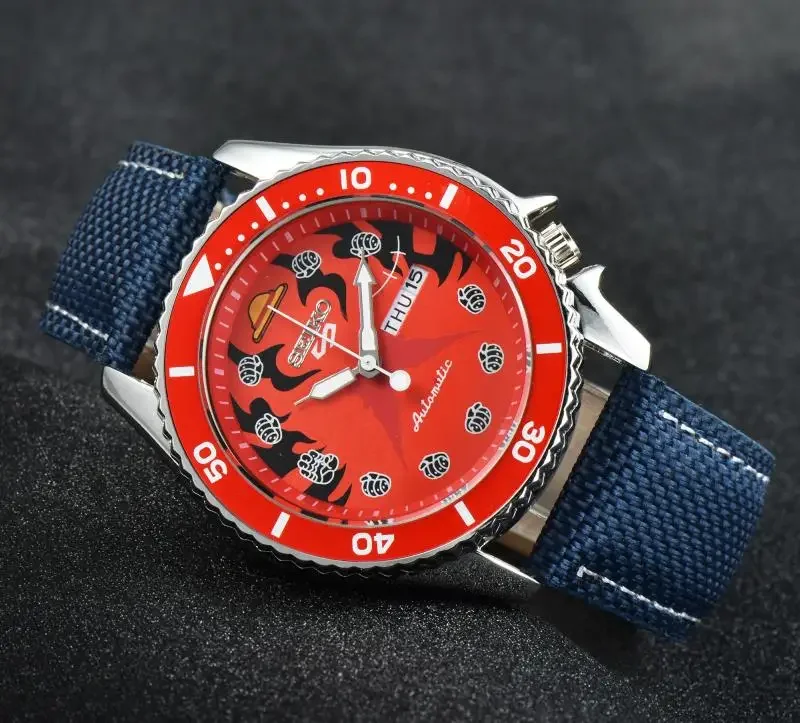 ساعة سيكو الرياضية كوارتز مقاومة للماء للرجال، مينا متعددة الوظائف وعلامات مضيئة، ستانلس ستيل أو حزام مطاطي.