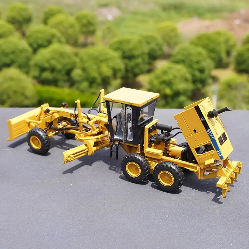 Diecast 1:35 Scale SEM919 Grader Alloy Engineering Vehicle Model Construction Machinery Toy for Fans Adult Collectible Gift