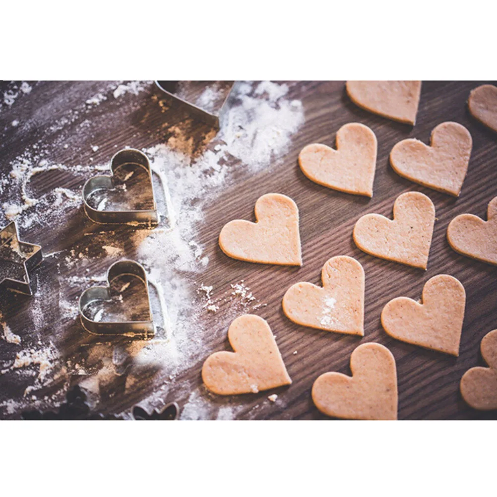 

3pcs Shape Cookie Stainless Steel Biscuit Mold Cartoon Cake Chocolate Heart Shape Biscuit Mold Decorative Practical