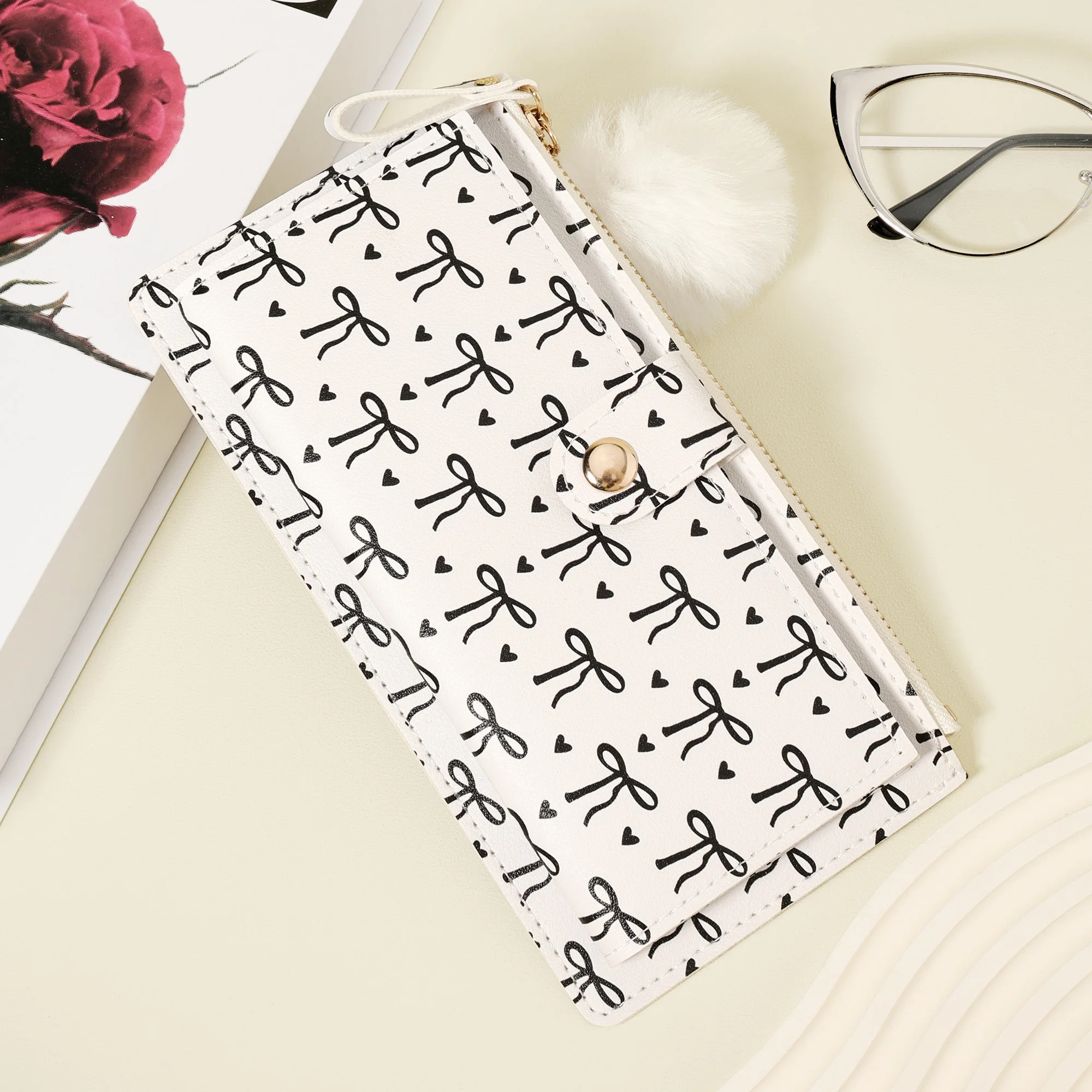 حقيبة يد طويلة - محفظة عملات معدنية أنيقة مع سحر بوم بوم تتميز بفتحات متعددة للبطاقات ومقصورات للهاتف وأنيقة #3