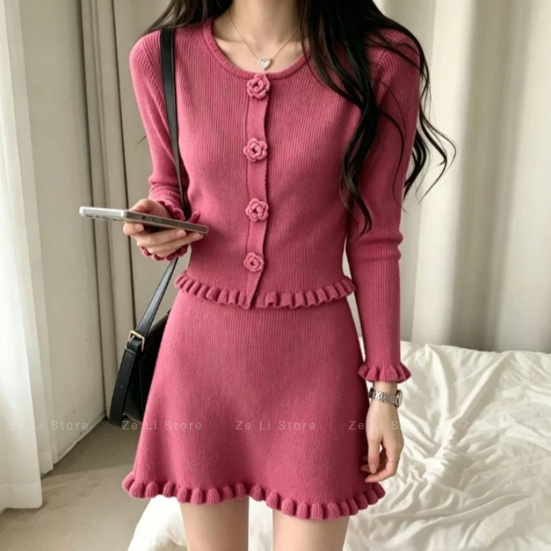 Early Autumn New Style Women's Knitted Floral Lace Set Slimming Top Versatile Skirt Two-Piece Suit Fashionable Ensemble