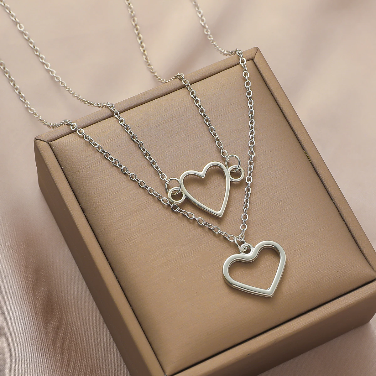 1Pcs Hollow Heart Pendant Necklace Set Women Layered Chain Daily Necklaces