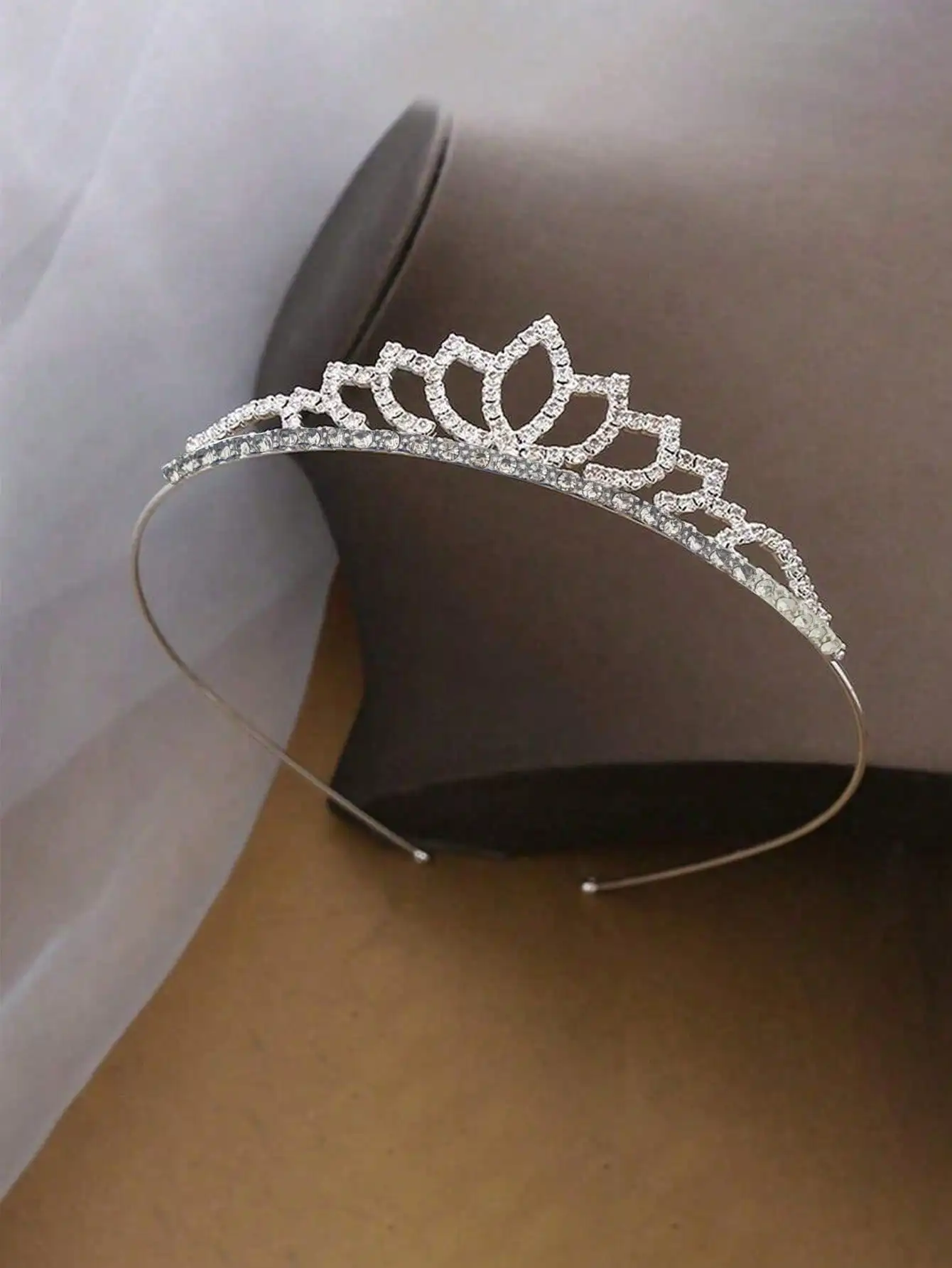 

1pc Minimalist Fashion Girl Princess Crown, Birthday Gift & Party Hair Accessory
