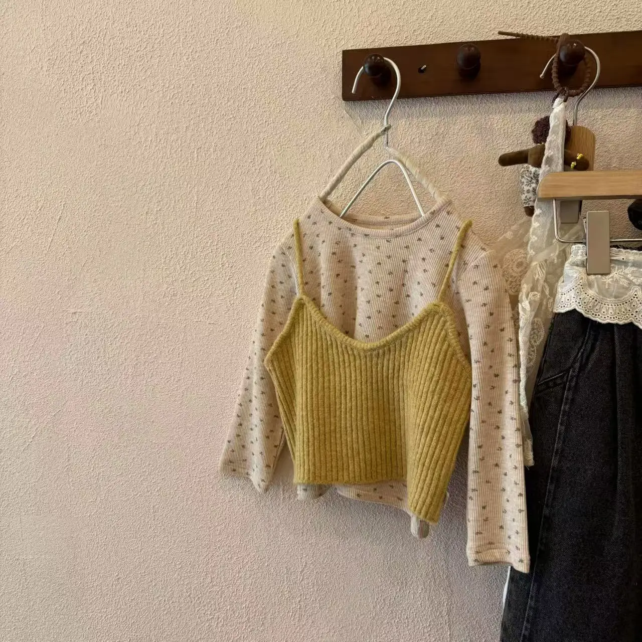 Child two-piece set 2025 autumn new Korean girls floral bottoming shirt children's knitted halter two-piece tops 90-140cm