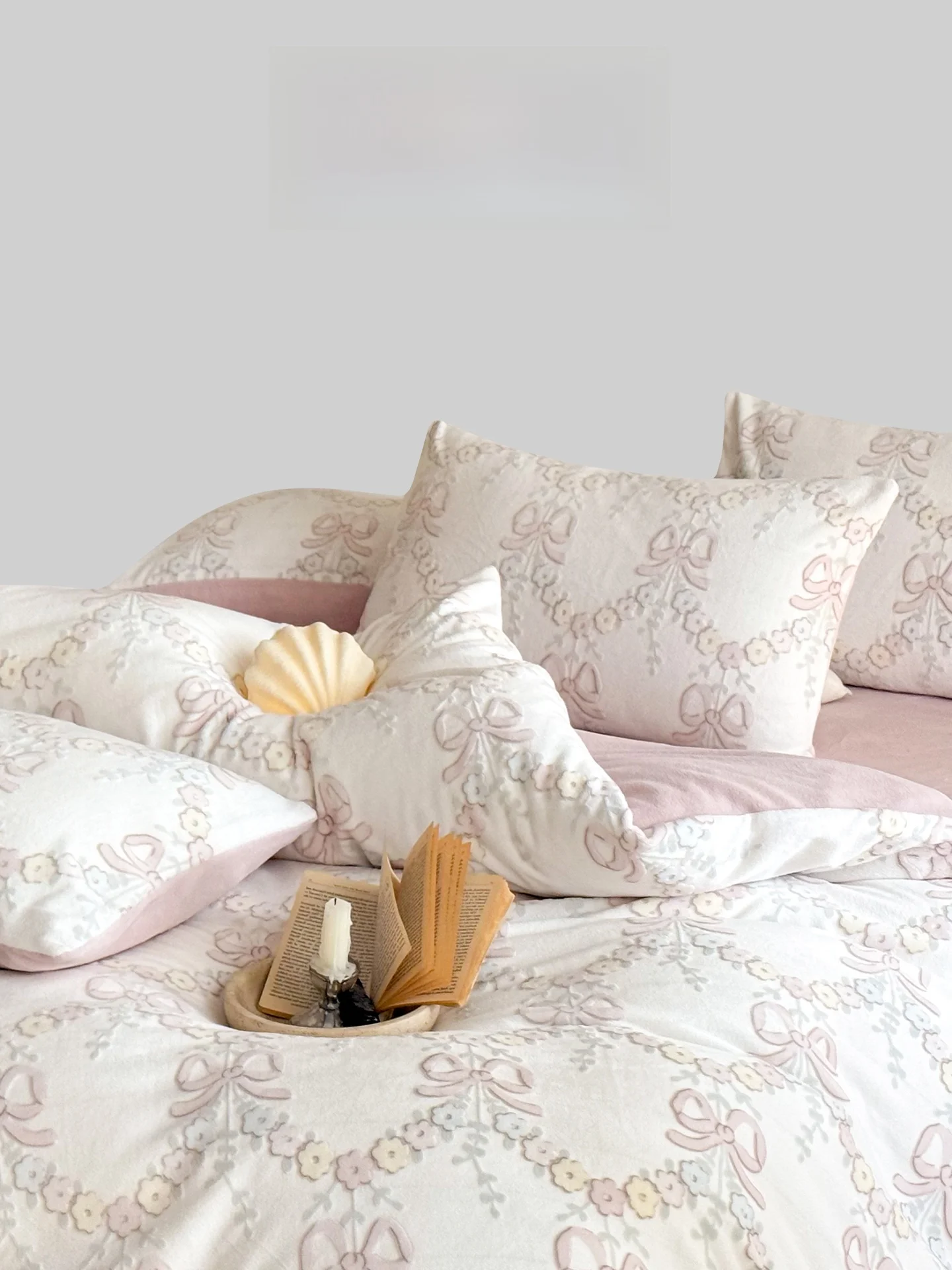

Thickened Milk Velvet Bedding Set Four-Piece Cute Girl Style Warmth Quilt Cover Sheet Bed Canopy Bedding for Winter Season