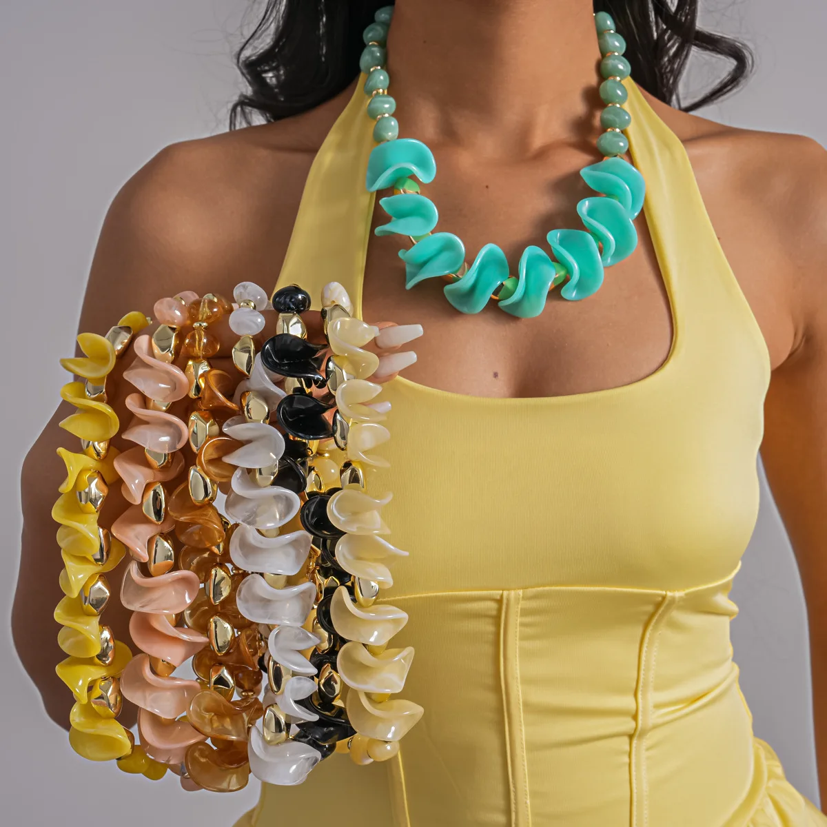 

European And American Acrylic Irregular Geometric Elliptical Bead Collar Necklace For Women, Featuring Bold And Unique Style Wit