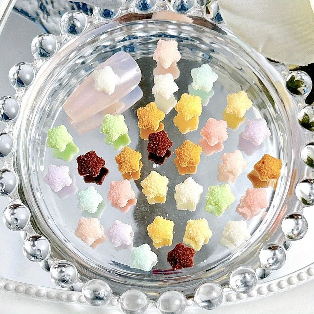60 Stück Zufällig Gemischte Macaron-Farbige Leuchtende Harz-Mini-Sterne für Nagelkunst-Dekoration, Handgemachtes Maniküre-DIY-Zubehör – Detail 2